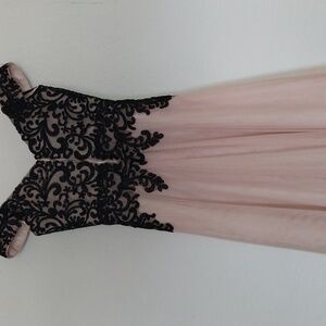 B DARLIN GOWN Maxi Gown Embellished in Lace Sequins Bra Attached Size 1-2